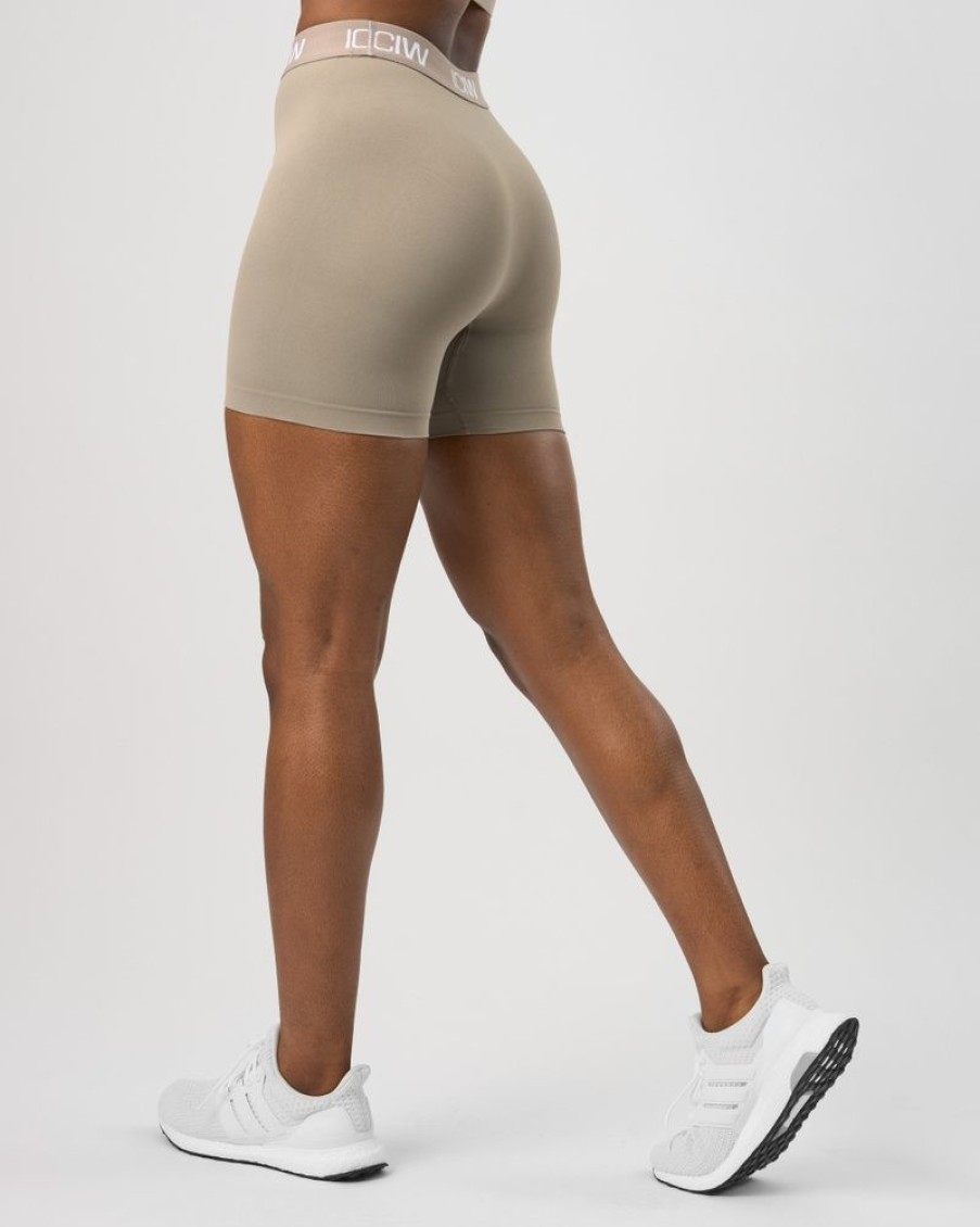 Damer ICIW Seamless Traeningstoj | Define Seamless Logo Shorts Taupe